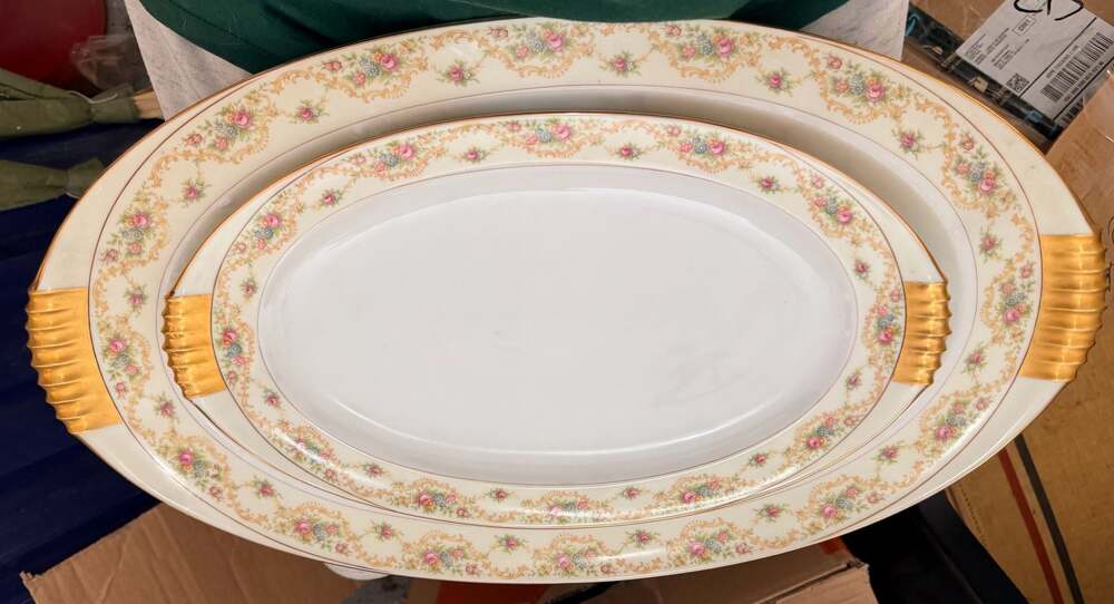 Meito China The Windsor Shape Floral Serving Bowl and 2 Platters/ 22k Gold Trim